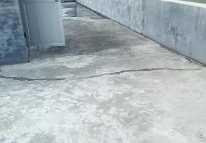 丹凤楼顶漏水维修公司分享下如何解决卫生间隐蔽部位漏水的问题?